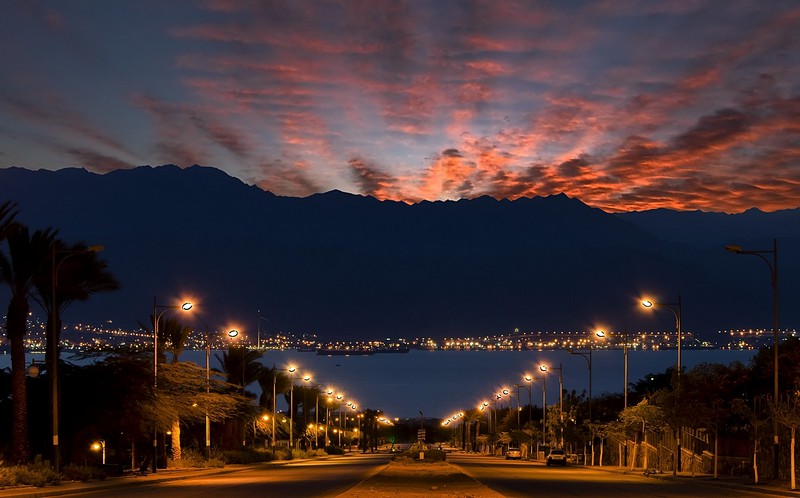 Local street&nbsp;-&nbsp;���, �����, ���, ����, ������, ���� ����,&nbsp;Eilat sunrise Shahamon street Aqaba gulf Red Sea lamp port ship boat.&nbsp;����� ��&nbsp;���� �������. ������: NIKON D7000