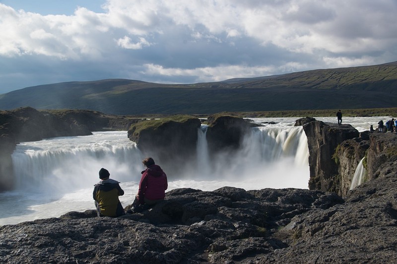 מפל מים באיסלנד