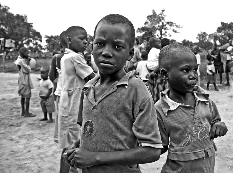 ילדים בכפר