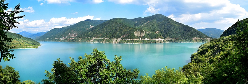 Ananuri Lake