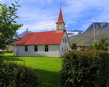 כנסיה עם גג אדום