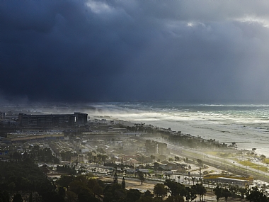 סערה לחוף חיפה