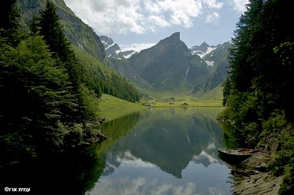 אגם מדהים בשוויץ