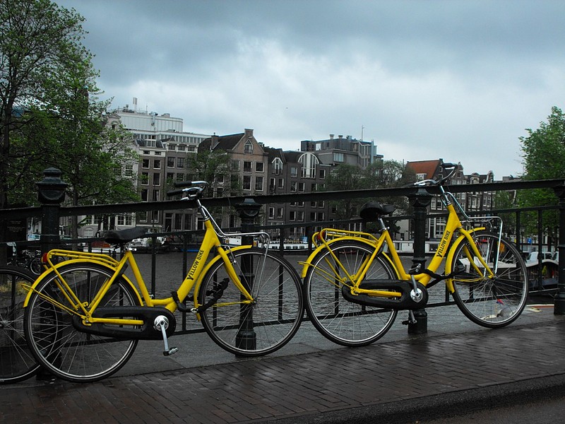 רק אופניים צהובים
