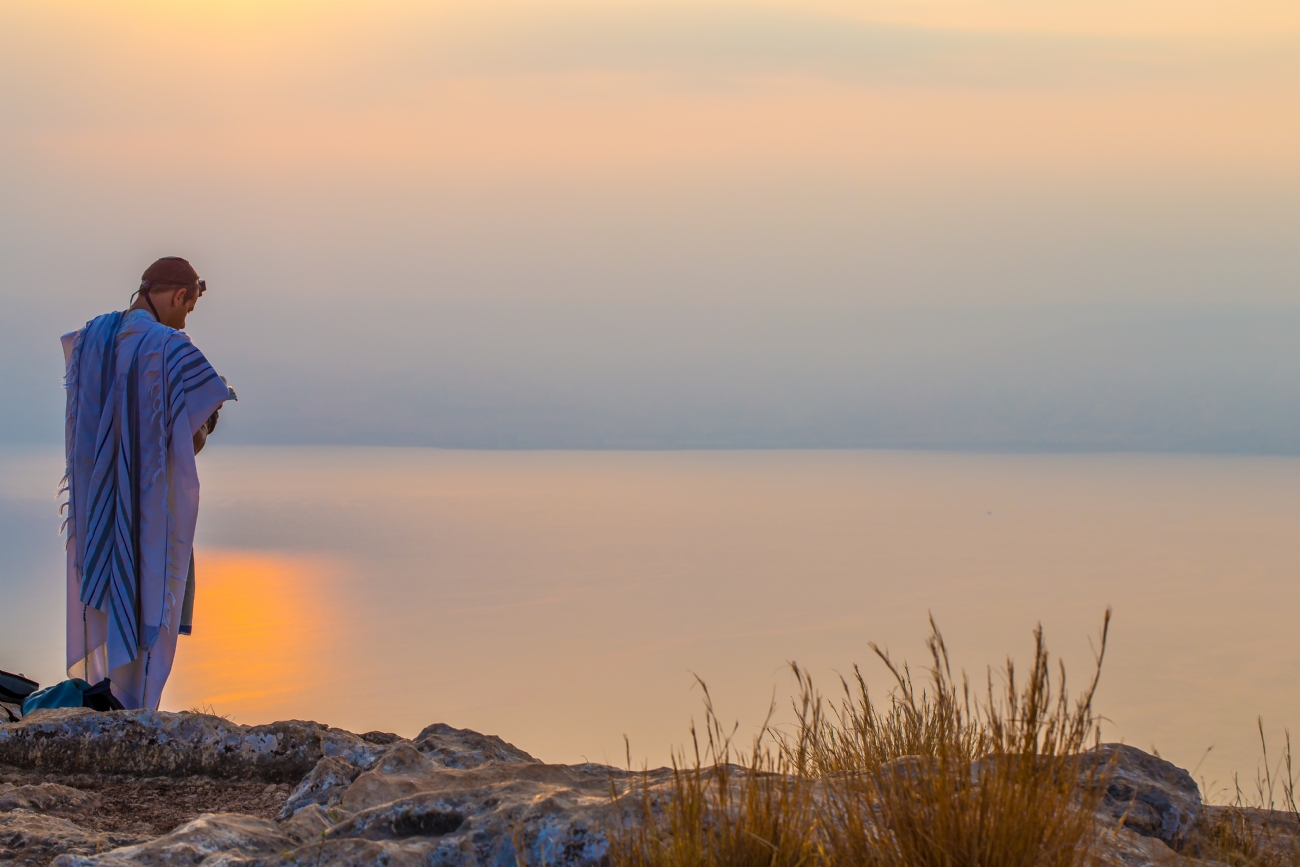 Бог израиля песня. Великий бог израилев песня. Трубит в шофар. Валерий шибитов с женой. Израильские песни великим бог израиле.