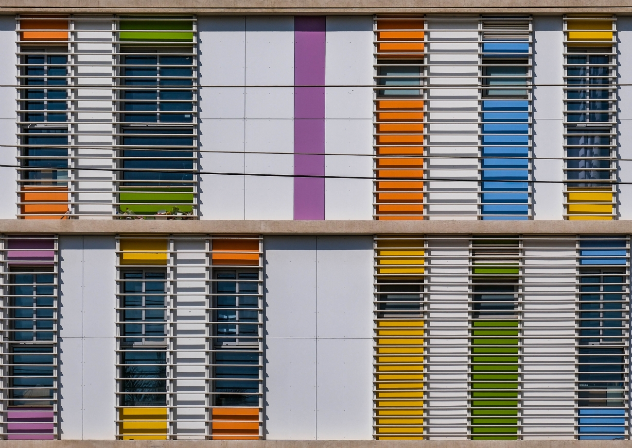 חזית צבעונית