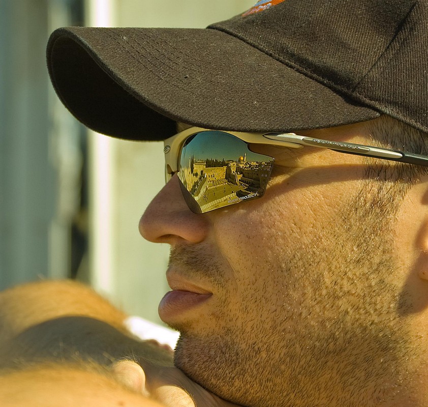 אי אנד אס דב