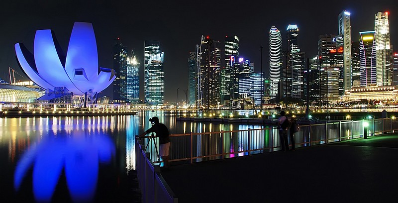 מביט אל החלום . . . 