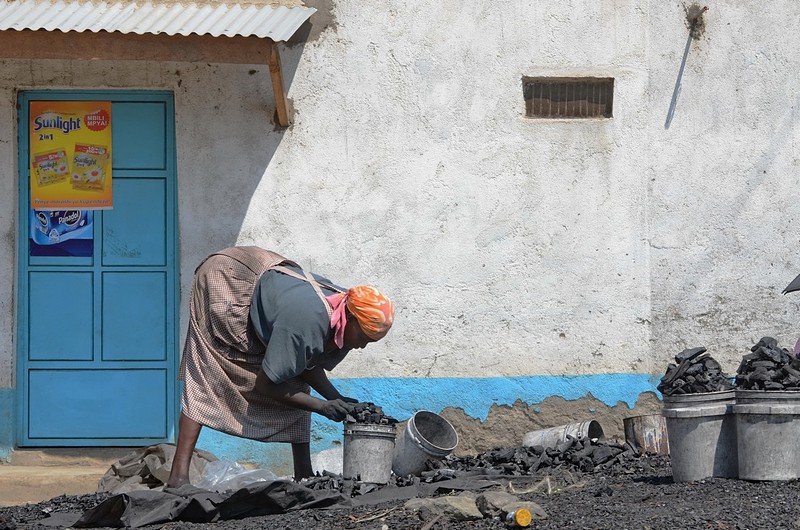 מוכרת הפחמים