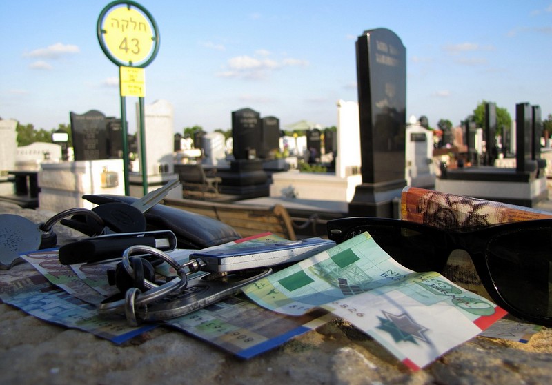 הכל נשאר מאחור...