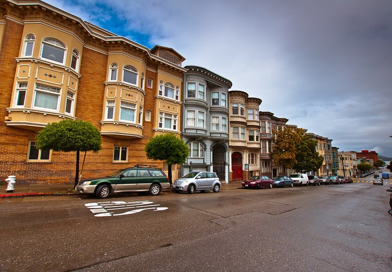 גשומה וצבעונית