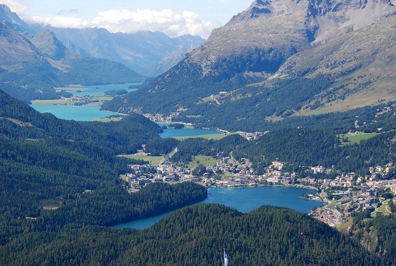 אגמים מלא העיין 