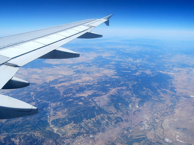 כדור הארץ כחול-לבן .