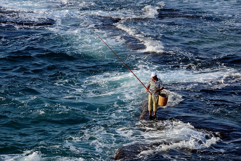 דיג בים סוער