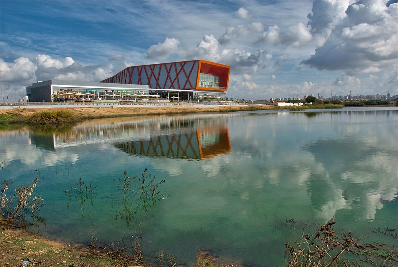 האגם המשתקף