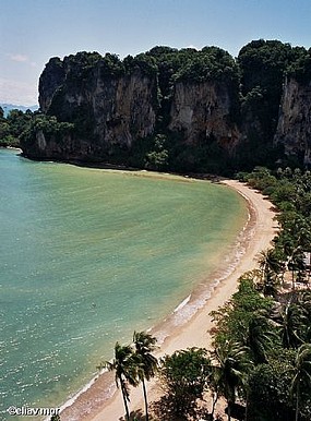 רואים מפה ולא משם ...