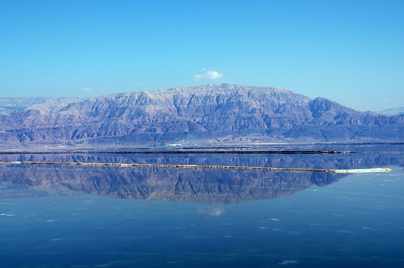 השתקפות בים המלח