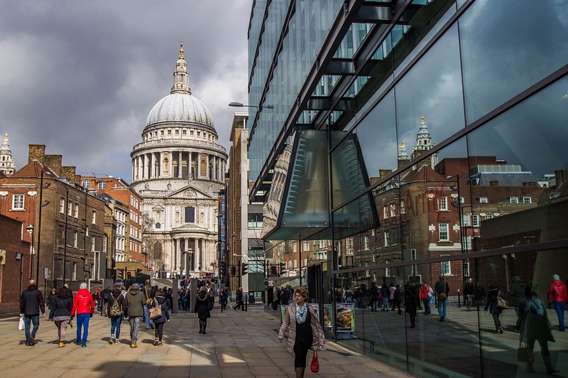 "מראות" לונדון