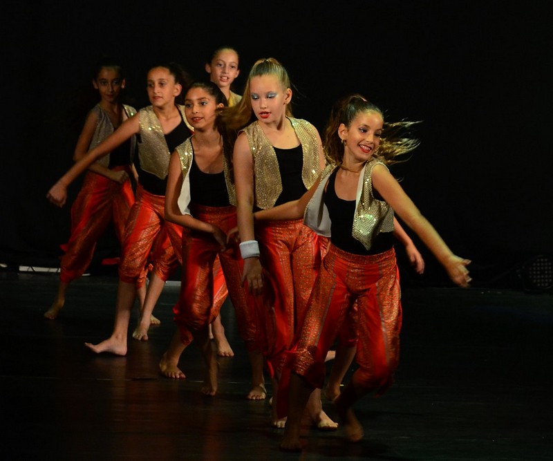 עולמות מחוברים.