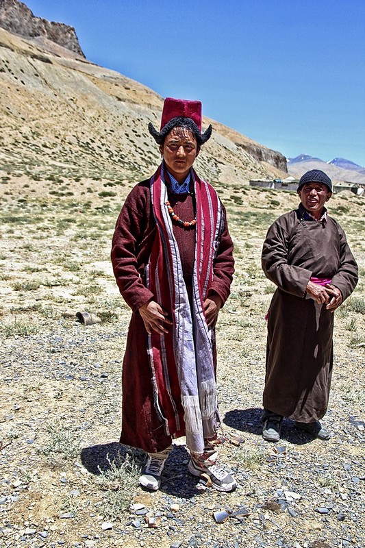 בלבוש חגיגי