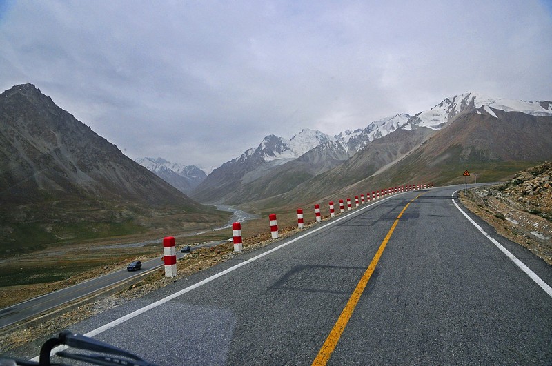 קימפוז מבעד לחלון