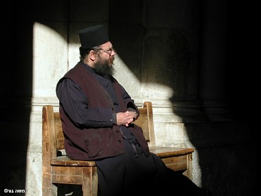 נזיר 2 | נזיר כנסיה  ספסל