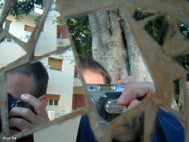 ככה זה כשיש שניים..