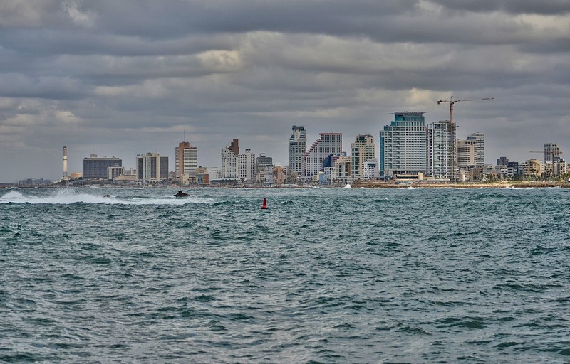 מקצף גל ועננה...