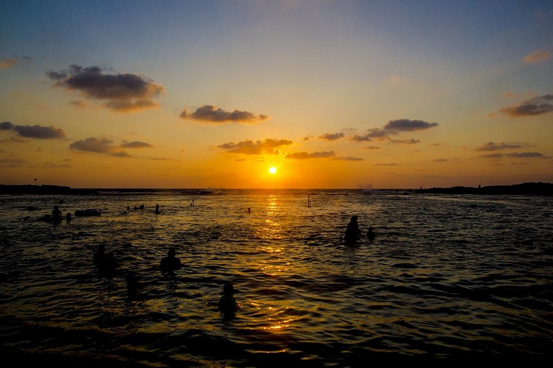 סוגרים את הים...