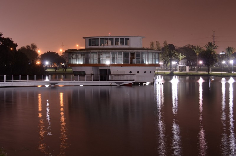 בלילה-הכל נראה שונה