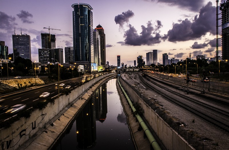 לקראת שקיעה בגוש דן