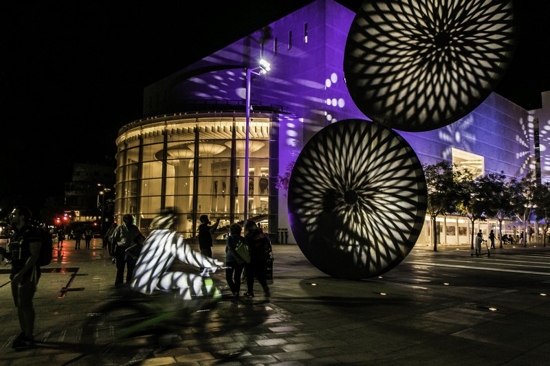 אורות צבעים וצלליות