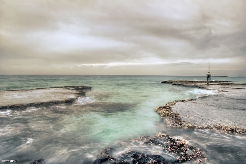 נר חנוכה בים