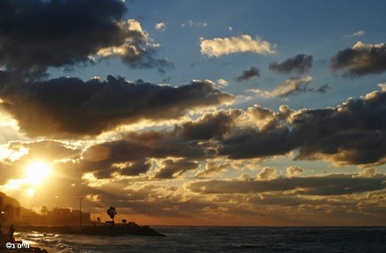 שקיעה מעוננת