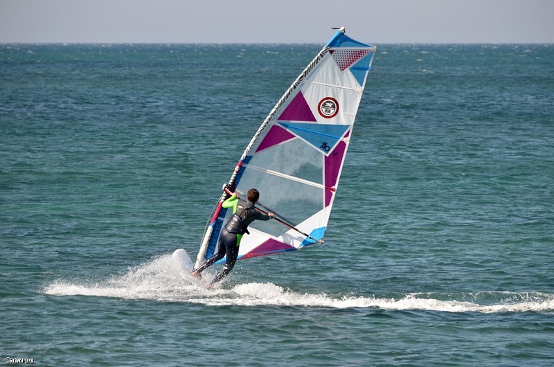 גולש בבת  גלים