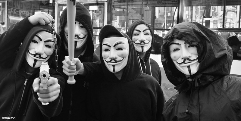 פורים בשחור-לבן