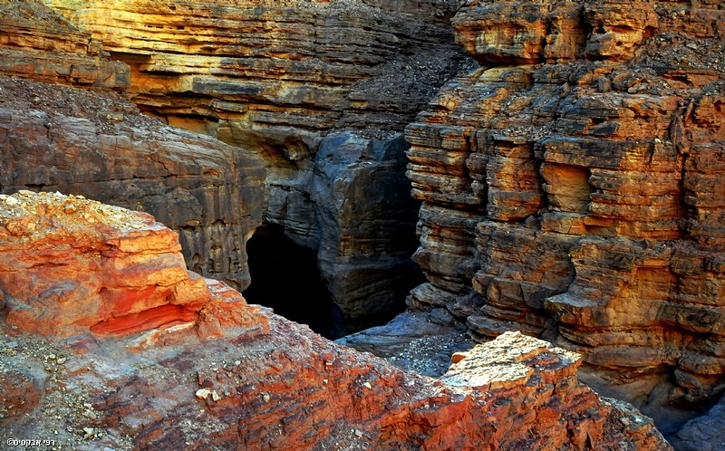 אור וצבע בקניון האדום