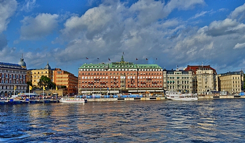 השמים רצים רצים...