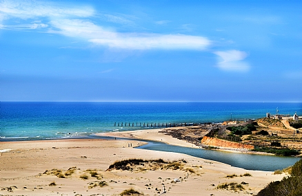 כל הנחלים זורמים לים||