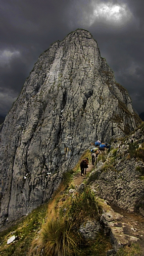 במעלה הדרך...