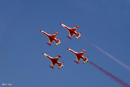 חוצים את השמיים