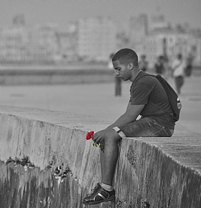 אחכה לך... | נער  פרחים  טיילת  הוואנה  מאלקון  וורדים 