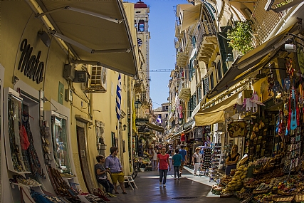 ברחובנו הצר