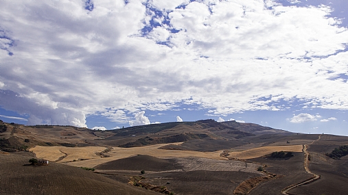 בית בודד בערבה