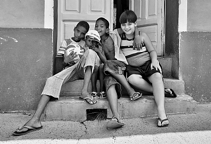 חברים הכי טובים. | ילדים  מדרגות  מפתן  קובה  טרינידד דה קובה 