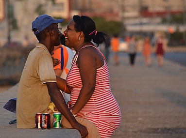 האופטימיות כובשת.  | גבר  אישה  טיילת  