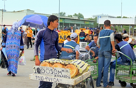 השוק בטשקנט, בצבע 