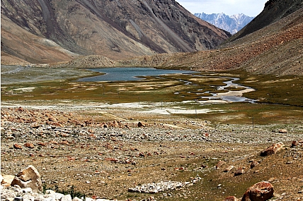 האגם שבאמצע שום מקום