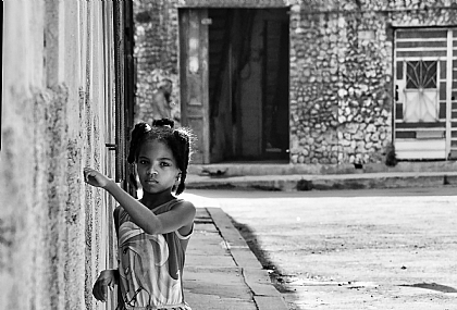 המבט. | ילדה  הוואנה  קובה 