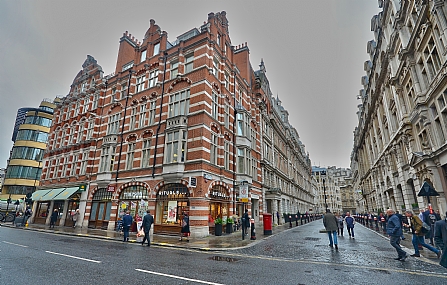 שני רחובות בלונדון.